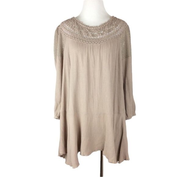 Umgee Linen Scalloped Ruffle Neck Blouse